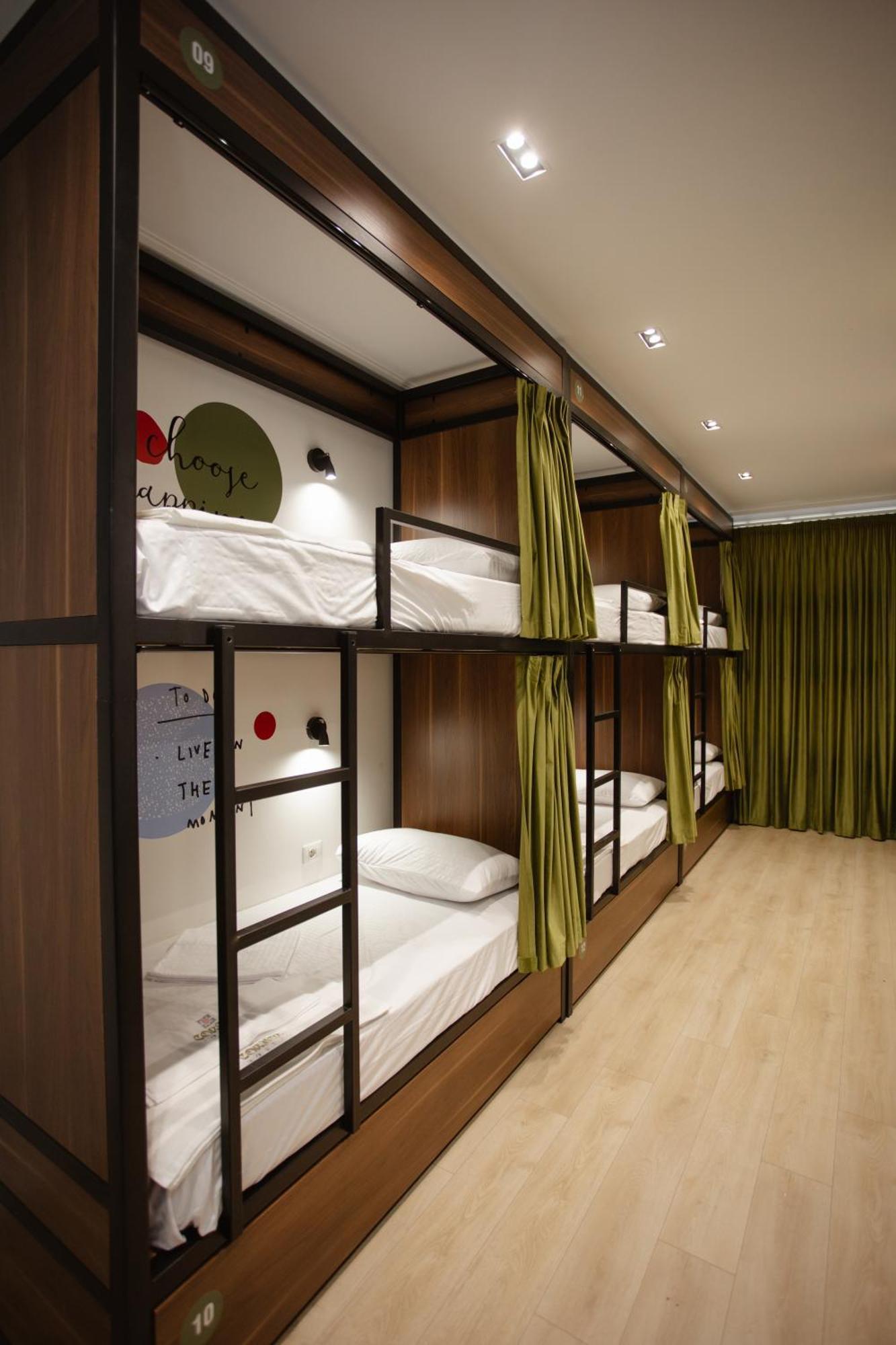 שקודר Corner Hostel מראה חיצוני תמונה
