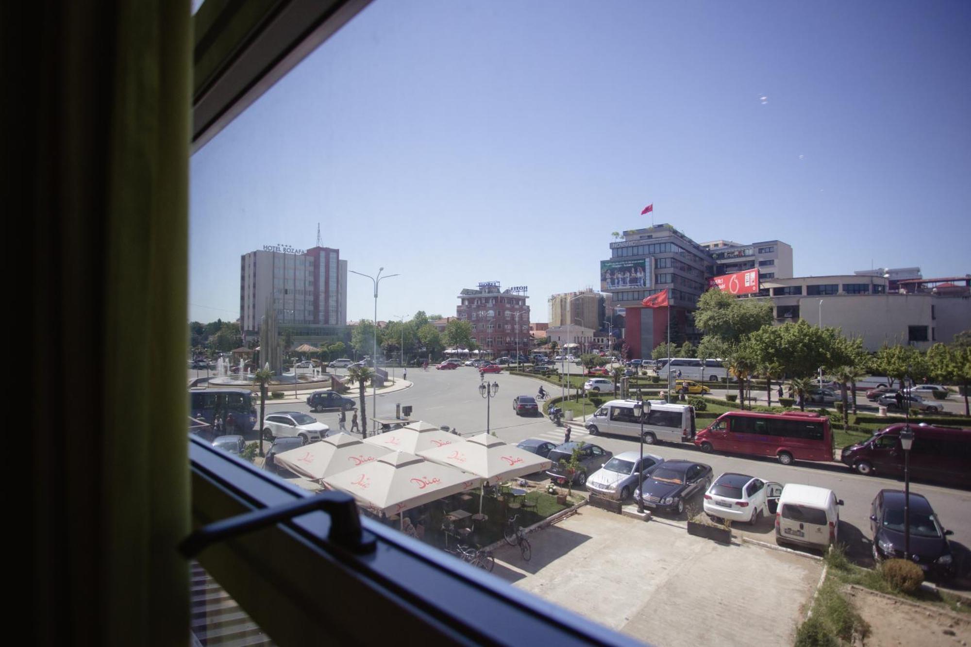 שקודר Corner Hostel מראה חיצוני תמונה