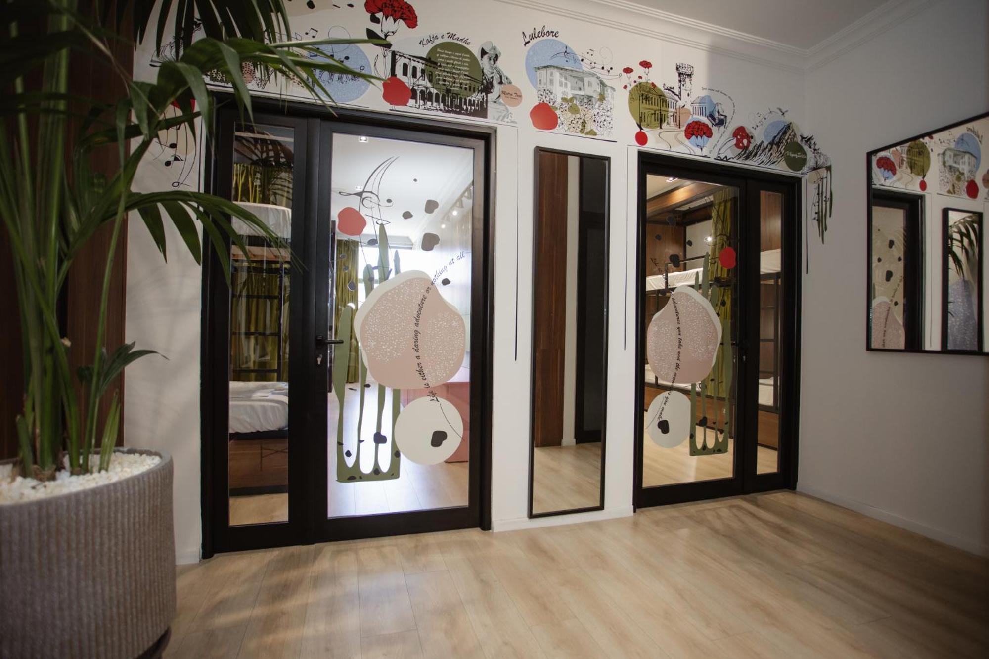 שקודר Corner Hostel מראה חיצוני תמונה